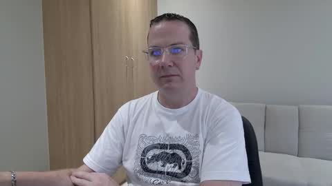 Snapshot of brettdj chatting on 11/30/25, 02:32 Brett online show from 11/30/25, 02:32