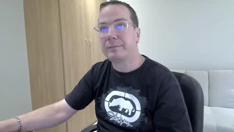 Snapshot of brettdj chatting on 12/01/25, 09:36 Brett online show from 12/01/25, 09:36