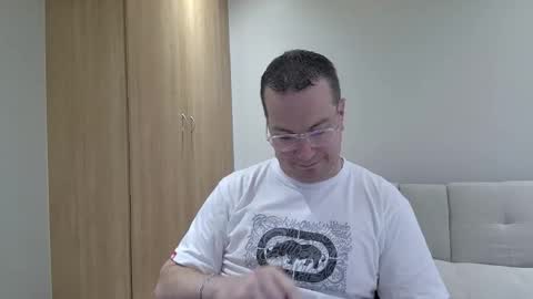 Snapshot of brettdj chatting on 12/14/25, 01:49 Brett online show from 12/14/25, 01:49