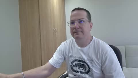 Snapshot of brettdj chatting on 12/20/25, 09:05 Brett online show from 12/20/25, 09:05