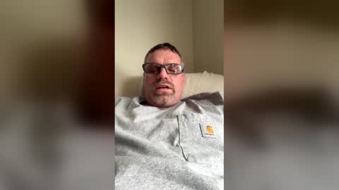 Snapshot of brian38431 chatting on 12/19/25, 06:04 brian38431 online show from 12/19/25, 06:04