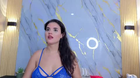 Snapshot of briana_7777 chatting on 04/15/26, 03:35 Manuela online show from 04/15/26, 03:35