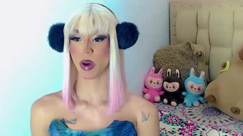 BRIANA online show from 11/23/25, 02:55