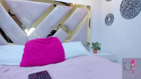 Snapshot of briannahill_ chatting on 09/17/25, 12:07 Brianna online show from 09/17/25, 12:07