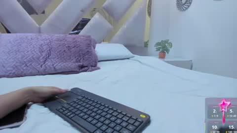 Snapshot of briannahill_ chatting on 09/22/25, 12:29 Brianna online show from 09/22/25, 12:29