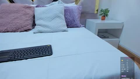 Snapshot of briannahill_ chatting on 10/30/25, 11:44 Brianna online show from 10/30/25, 11:44