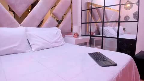 Snapshot of briannahill_ chatting on 11/25/25, 12:38 Brianna online show from 11/25/25, 12:38