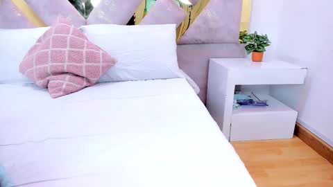 Snapshot of briannahill_ chatting on 11/28/25, 12:52 Brianna online show from 11/28/25, 12:52