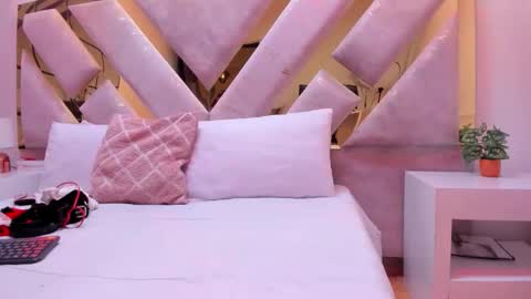 Snapshot of briannahill_ chatting on 12/01/25, 12:54 Brianna online show from 12/01/25, 12:54