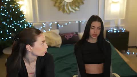 Diamonds Girls online show from 12/17/25, 12:00