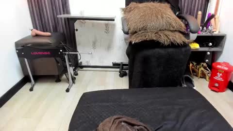 BRIGITTE online show from 03/08/25, 04:17