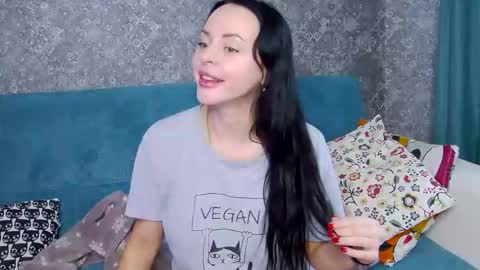 Nika online show from 11/25/25, 02:55