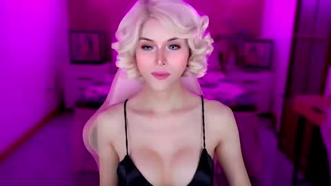 brionatop online show from 11/11/25, 01:05