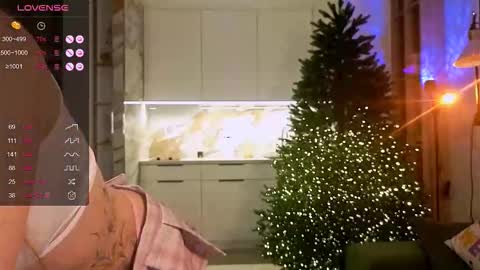 Snapshot of britakiss chatting on 11/30/25, 02:37 Brita online show from 11/30/25, 02:37