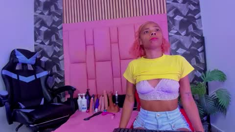 Snapshot of brithanyslim chatting on 12/01/25, 12:43 brithanyslim online show from 12/01/25, 12:43