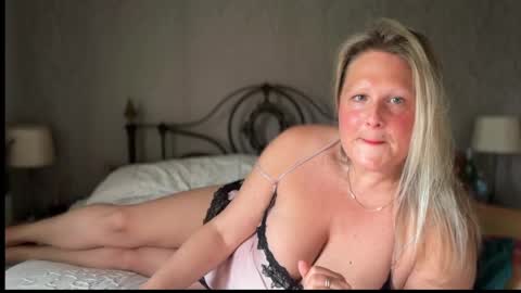 Snapshot of british_bella chatting on 05/14/26, 06:31 British Bella online show from 05/14/26, 06:31