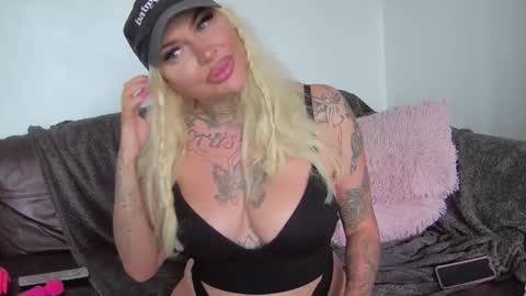 Snapshot of british_bratty_barbie chatting on 10/13/25, 12:38 BritishBrattyBarbie online show from 10/13/25, 12:38