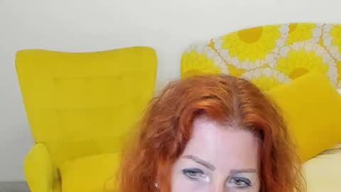 Snapshot of britishmilfpenelope chatting on 12/21/25, 07:32 Penelope online show from 12/21/25, 07:32