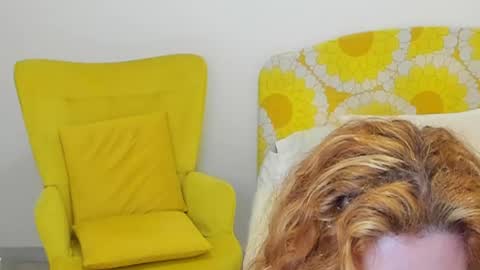 Snapshot of britishmilfpenelope chatting on 05/21/26, 02:29 Penelope online show from 05/21/26, 02:29