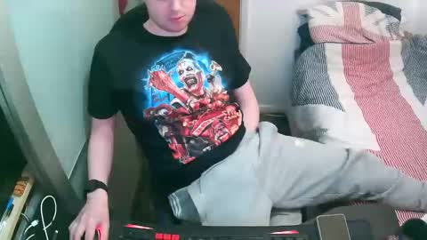 Snapshot of britishtom93 chatting on 09/26/25, 08:57 British Tom online show from 09/26/25, 08:57