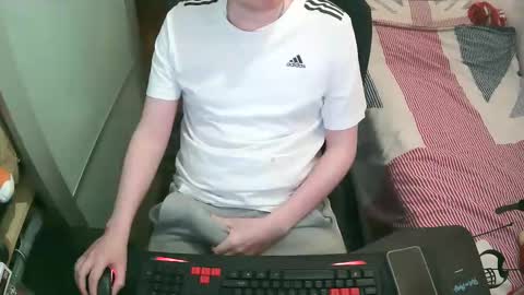 British Tom online show from 04/05/26, 11:46