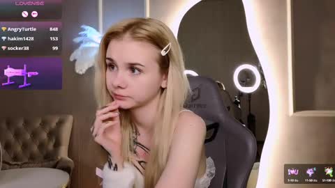 Snapshot of britney_lynch chatting on 03/03/25, 12:37 Britney online show from 03/03/25, 12:37