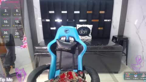 Snapshot of britney_sub chatting on 11/13/25, 02:10 Britney online show from 11/13/25, 02:10