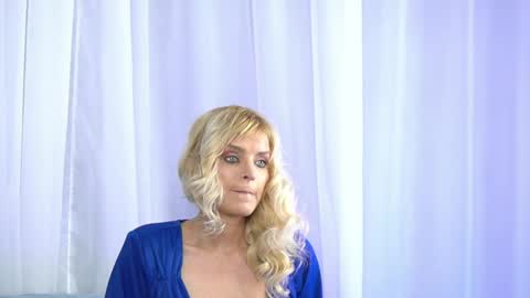 Snapshot of britneyhudson chatting on 01/12/25, 06:17 britneyhudson online show from 01/12/25, 06:17