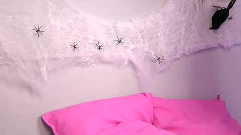 Snapshot of britneyhudson chatting on 10/31/25, 05:19 britneyhudson online show from 10/31/25, 05:19