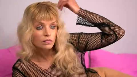 Snapshot of britneyhudson chatting on 11/19/25, 10:04 britneyhudson online show from 11/19/25, 10:04