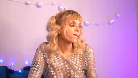 Snapshot of britneyhudson chatting on 11/26/25, 04:35 britneyhudson online show from 11/26/25, 04:35