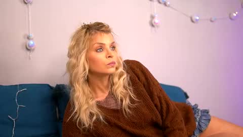 Snapshot of britneyhudson chatting on 11/29/25, 05:21 britneyhudson online show from 11/29/25, 05:21