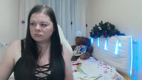 Snapshot of britneyraine chatting on 12/17/25, 08:09 britneyraine online show from 12/17/25, 08:09