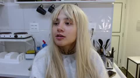 Snapshot of brittany_bubbles chatting on 10/31/25, 10:33 maru miaw Please help me to reach 100 thumbs up online show from 10/31/25, 10:33