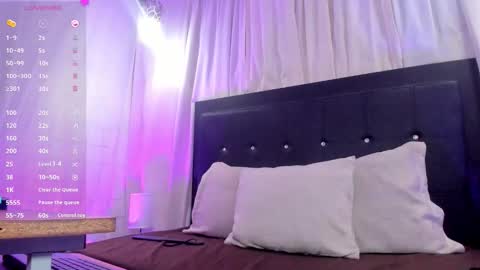 Snapshot of brittany_williams_ chatting on 11/19/25, 04:01 online show from 11/19/25, 04:01