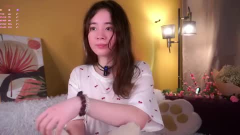 Snapshot of britthe chatting on 05/10/26, 01:05 Lina online show from 05/10/26, 01:05