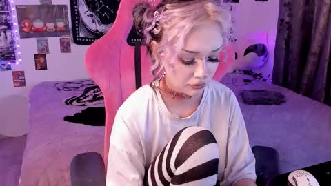 Snapshot of broodmommyy3 chatting on 11/21/25, 01:54 Martha online show from 11/21/25, 01:54