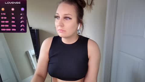 Snapshot of brookebee27 chatting on 12/08/24, 07:43 brookebee online show from 12/08/24, 07:43