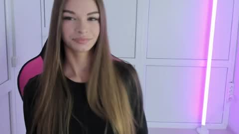 Snapshot of brooklunglow_ chatting on 06/11/26, 12:47 Vlada online show from 06/11/26, 12:47