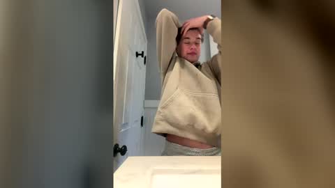 brookly185001 online show from 04/20/26, 09:16