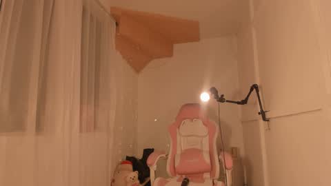 Snapshot of brooklyn_baby_ chatting on 12/29/24, 01:24 Nat Independent model Please help me to reach 200 thumbs up online show from 12/29/24, 01:24