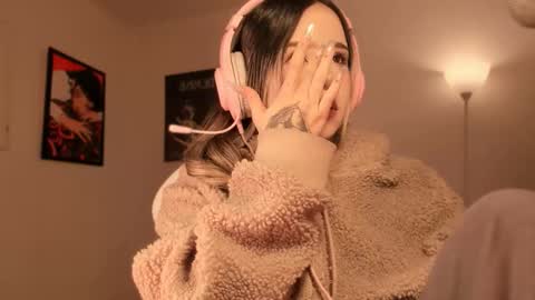 Nat  Independent model  Please help me to reach 200 thumbs up online show from 01/15/26, 04:17