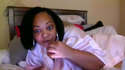 brownroundrenee online show from 10/27/25, 10:19