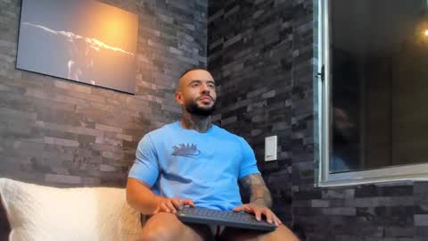 Snapshot of brucedallas chatting on 10/16/25, 02:56 brucedallas online show from 10/16/25, 02:56