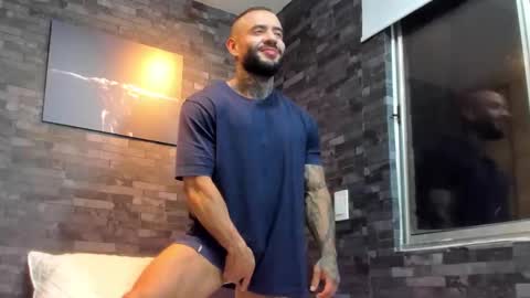 Snapshot of brucedallas chatting on 10/30/25, 01:07 brucedallas online show from 10/30/25, 01:07