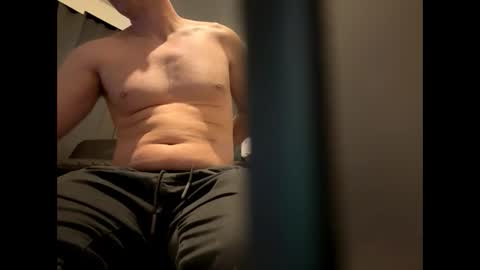 Snapshot of brucelogan80 chatting on 10/31/25, 02:01 brucelogan80 online show from 10/31/25, 02:01