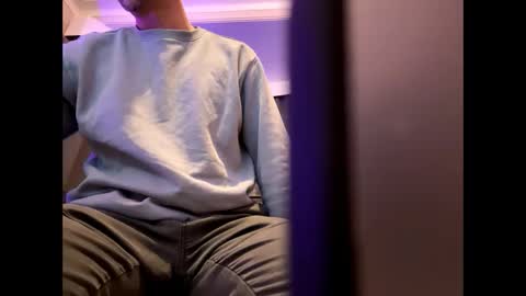 Snapshot of brucelogan80 chatting on 11/23/25, 02:44 brucelogan80 online show from 11/23/25, 02:44