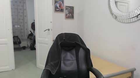 Snapshot of brucemf chatting on 01/04/25, 04:32 Bruce online show from 01/04/25, 04:32