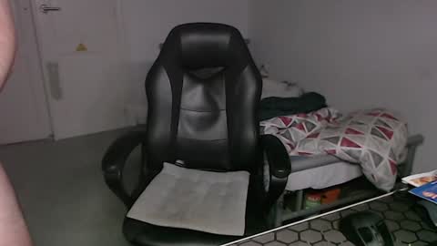 Snapshot of brucemf chatting on 01/22/25, 05:26 Bruce online show from 01/22/25, 05:26