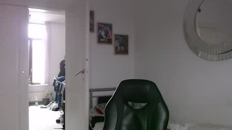 Snapshot of brucemf chatting on 02/05/25, 10:30 Bruce online show from 02/05/25, 10:30